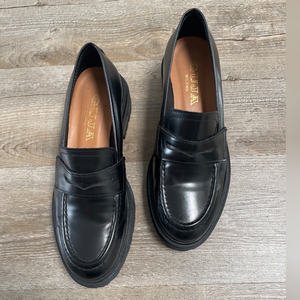 Guja Platform Loafers in Black